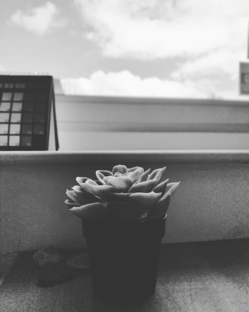 kbhalla7's tweet image. Kis baat ka swantrata diwas manana hai, 
Hum to aur gehri bediyo main jakde hue hai 
- Komal