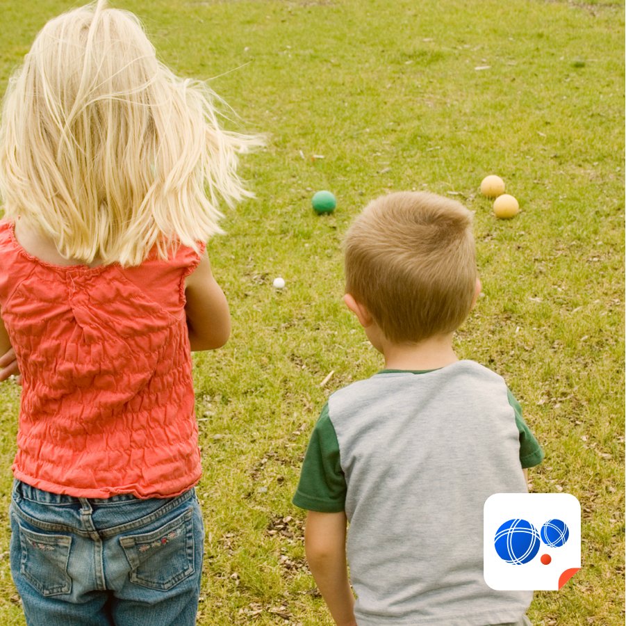 Jong geleerd = oud gedaan. Op welke leeftijd ben jij begonnen met spelen? Laat het ons weten in de opmerkingen! 👶👨‍🦳

#jeudeboules #petanque #Boulesbaas