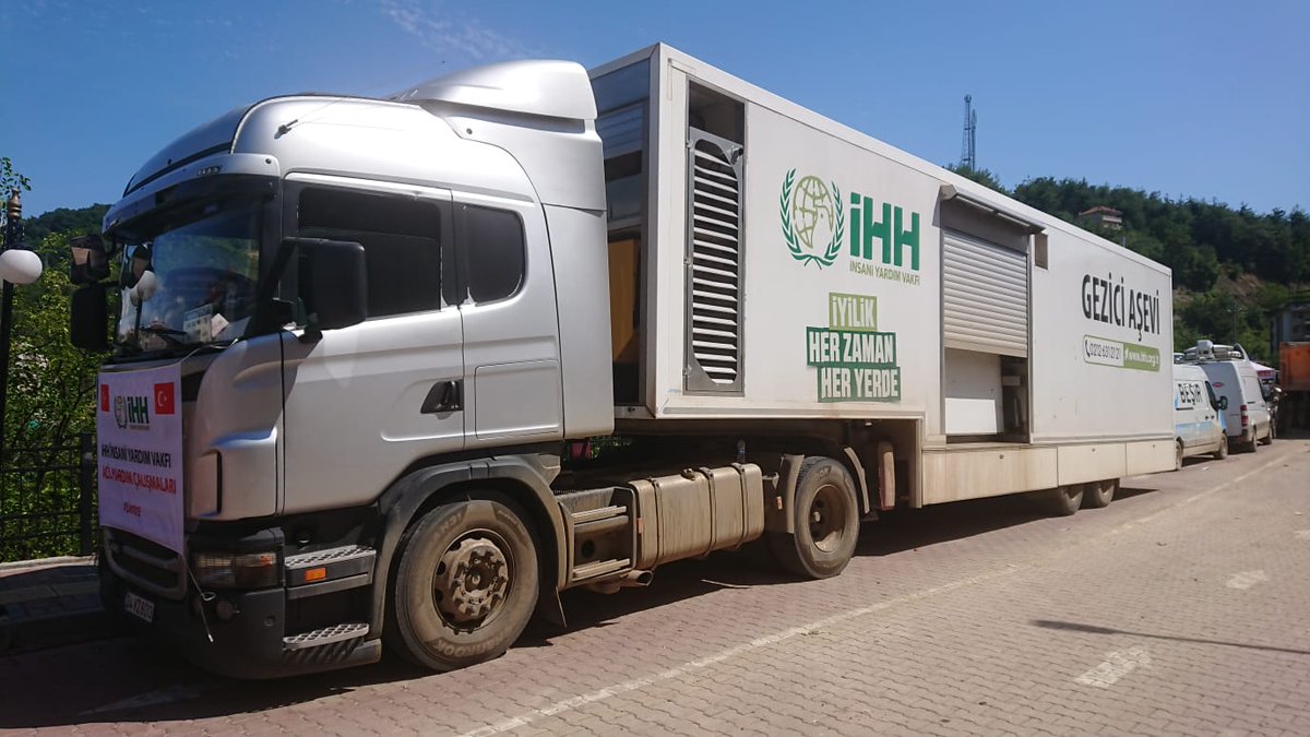 İHH Mobil Aşevimiz; #Kastamonu #Bozkurt'ta bu öğlenden itibaren sabah, öğle ve akşam olmak üzere günde 3 öğün, 1000 vatandaşımıza sıcak yemek dağıtımı yapmak üzere hazırlıklarını tamamlıyor.