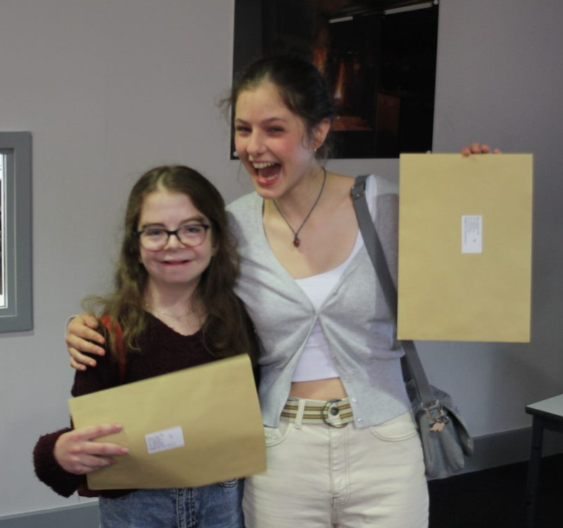 teddingtonschl's tweet photo. Teddington’s #GCSEs2021 : English and Maths results were once again brilliant. Fantastic results were also achieved in Science (with 64% of all students achieving a strong pass) and in our EBacc subjects. Students performed well above the national average.
https://t.co/aaEaoBICqM https://t.co/DKAxDu2NFw