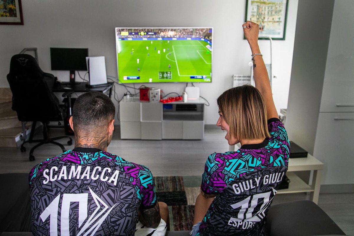 #GiulyGiuly and #GianlucaScamacca our joysticks are ready for you! 🎮

From fans to players is just a short step 😉

#weare10esports