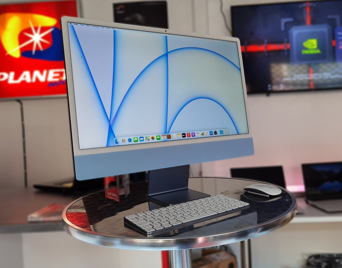 micro_planet's tweet photo. Le nouvel iMac doté de la dernière puce M1 de chez Apple est disponible chez PlanetMicro (modèle bleu 🟦)

Rendez vous en magasin pour plus d'informations 📋 https://t.co/yTpVEiBrJR