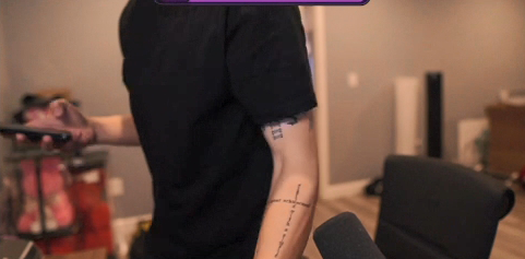 ONPOINT_MP's tweet image. his new tatt???

#MARK #MARKTUAN #마크 #段宜恩