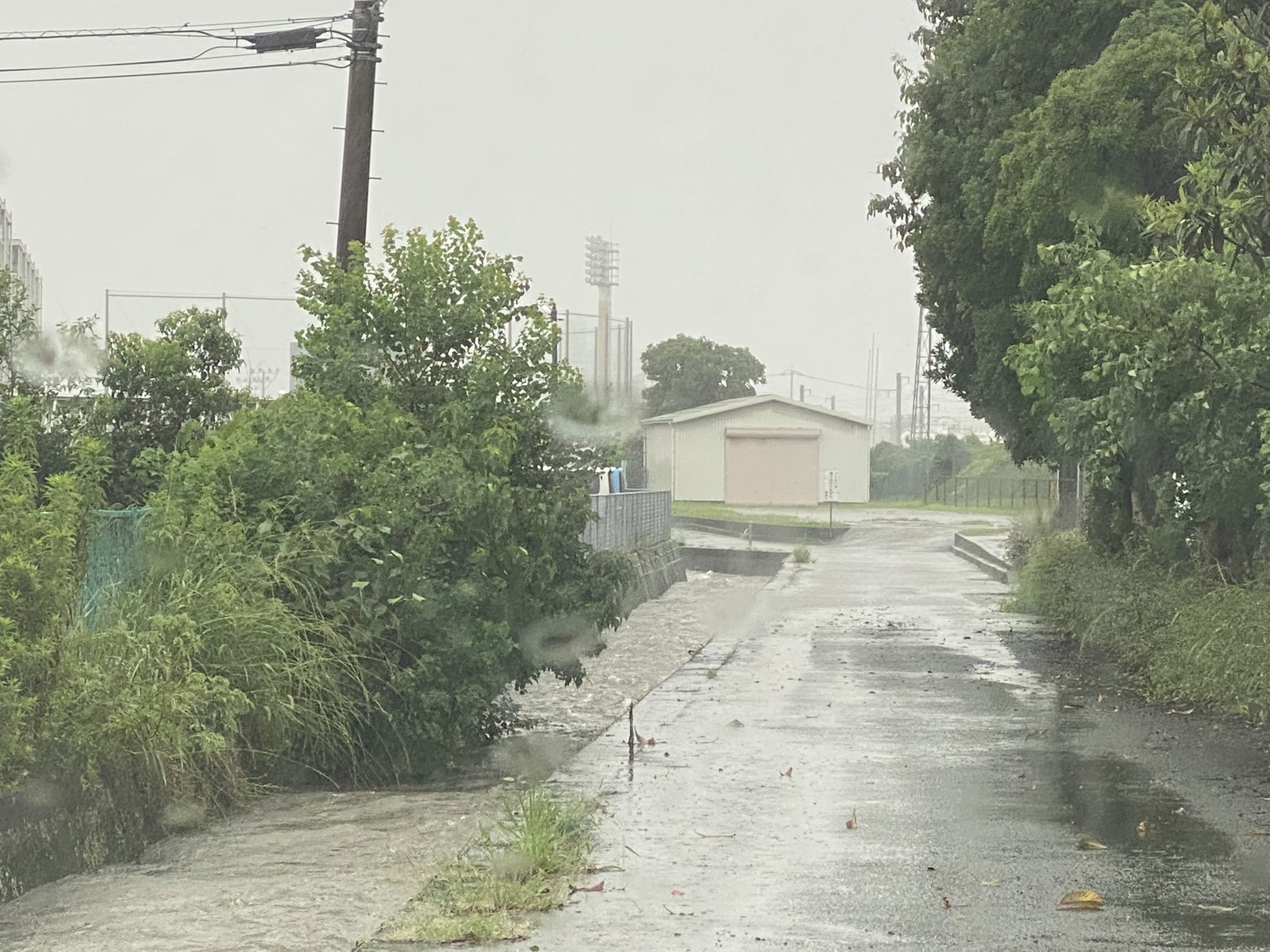 ゆいっち 葉隠弓 管理より 鳥栖市民弓道場は雨で川が増水している為 本日は閉館となりました 夜の利用は出来ません 明日は今のところ通常開館となるそうです 宜しくお願い致します 鳥栖市民弓道場 増水注意 弓道 佐賀県 T Co