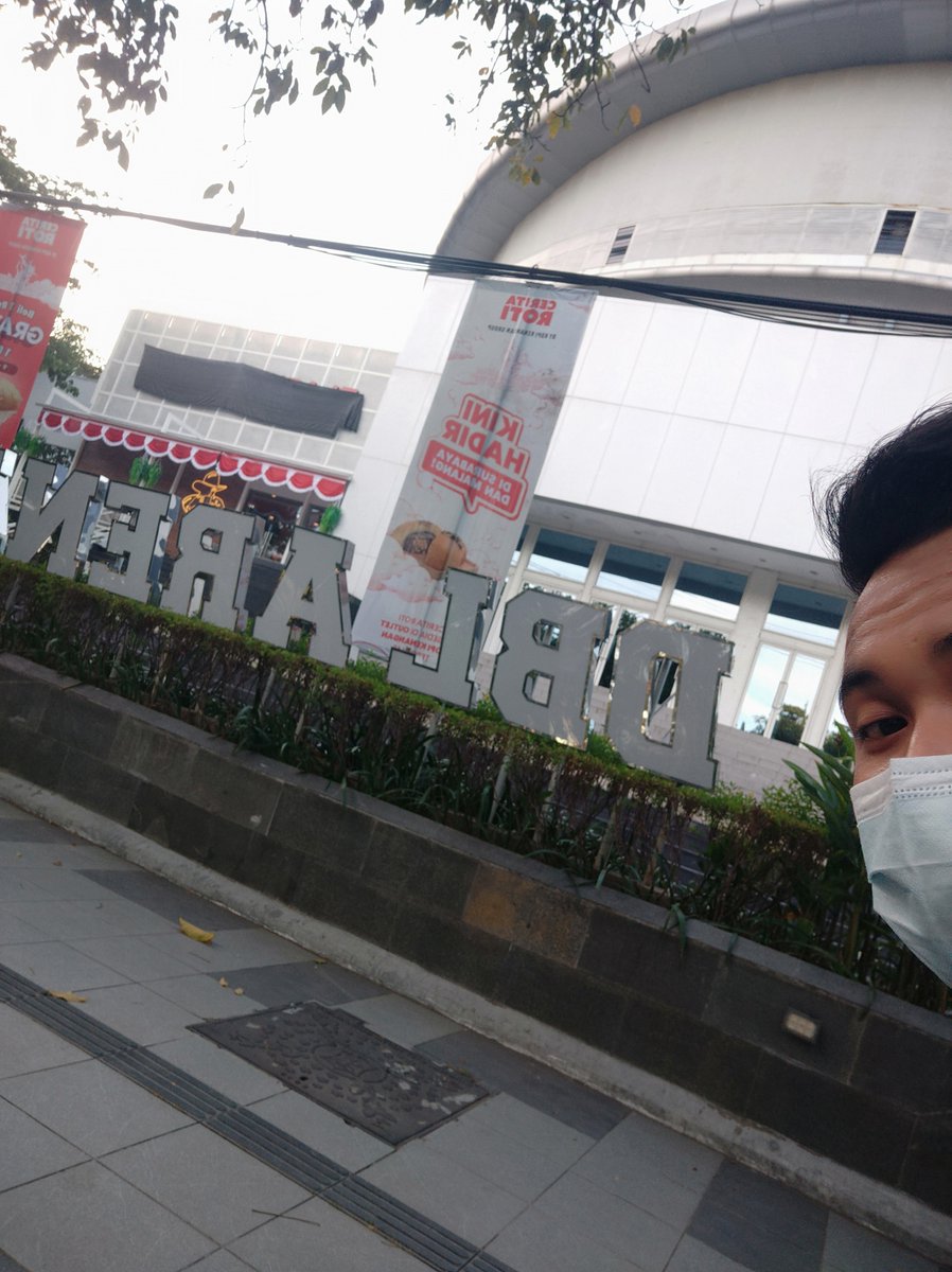 akukepin03's tweet photo. punya kenangan apa rek di sini?
#dblarena #dblsurabaya https://t.co/fMS1gAicF3
