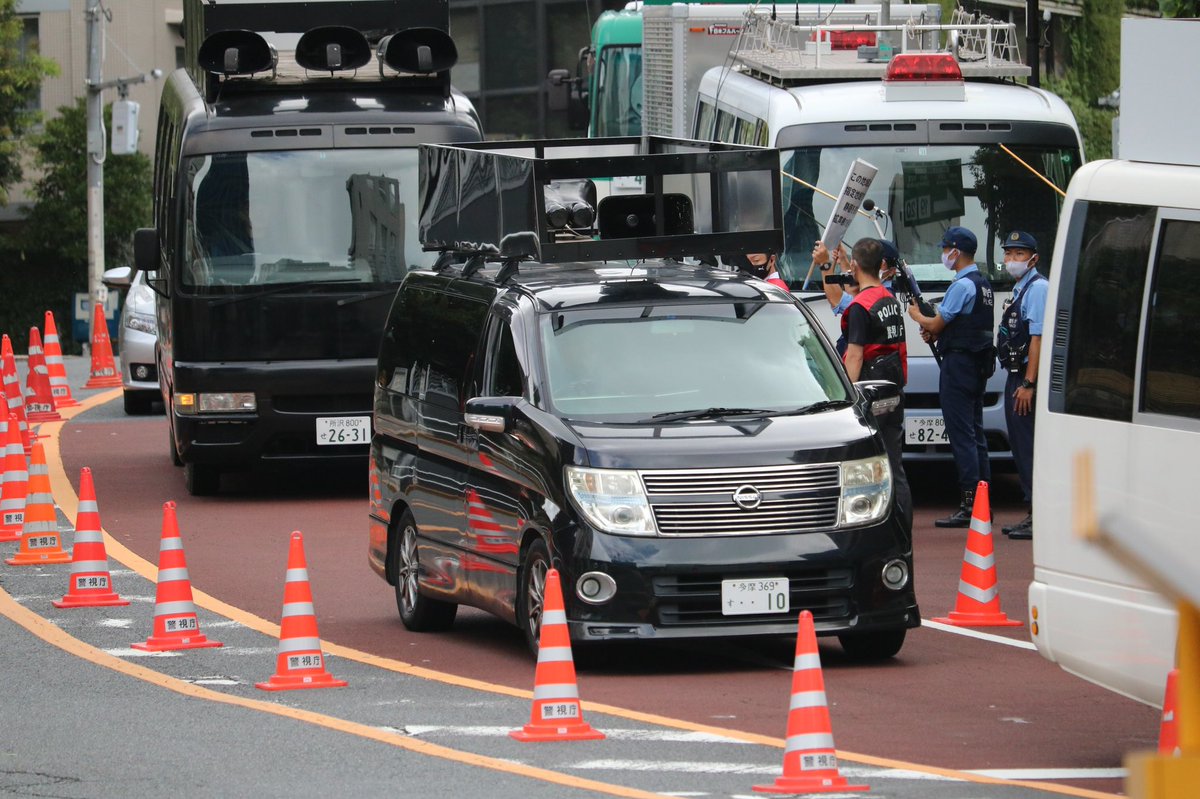 右翼街宣車エルグランド②