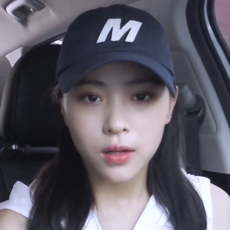 ryujinmoments's tweet photo. she's SO attractive https://t.co/pEQubqTfTU
