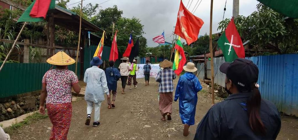 aie_tr's tweet photo. Locals of LoneKhinn, Hpakant Tsp took the streets in defiance of Genocidal Military to show that they will never surrender under Military Boots. NUG NEEDS SUPPORT #Aug13Coup  #WhatsHappeningInMyanmar https://t.co/1uVAaLsCEM