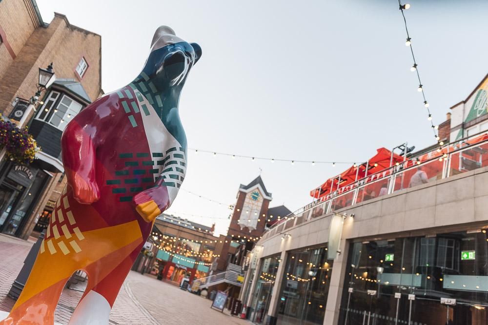 OrchardSquare's tweet photo. 🐻Happy Friday from our pal #Chromabear! 

Get yourselves out this weekend on the @BearsofSheff trail &amp; come and say hello! And while you're at it, check out @ZoeGendersArt first #Sheffield solo exhibition at @ArtcadeG (Thurs - Sat throughout August).   

#BearsOfSheffield https://t.co/0RBshlgVdN