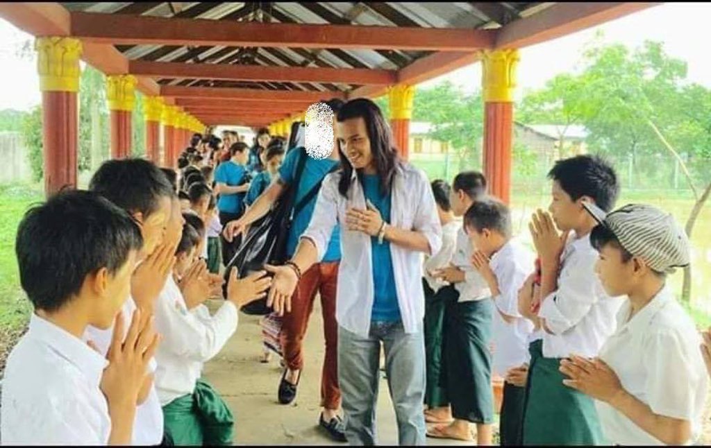 htethtetnaing (@htethtetnaing92) on Twitter photo SAC violently beat & abducted 7 volunteers including leader KoTherZaw,33,in Hlaingtharyar Tsp, Ygn on Aug 11 evening & detained KoTherZaw in undisclosed location & moved to hospital as he was tortured.
NUG NEEDS SUPPORT
#Aug13Coup 
#WhatsHappeningInMyanmar SAC violently beat & abducted 7 volunteers including leader KoTherZaw,33,in Hlaingtharyar Tsp, Ygn on Aug 11 evening & detained KoTherZaw in undisclosed location & moved to hospital as he was tortured.
NUG NEEDS SUPPORT
#Aug13Coup 
#WhatsHappeningInMyanmar