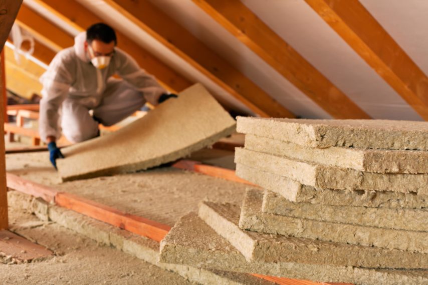 Un simulateur officiel du gouvernement, #SimulAides, permet d'estimer le montant des aides auxquelles on peut prétendre pour faire ses travaux de rénovation énergétique. On fait le point. ⬇️ #RénovationÉnergétique  mon.conseilpro.link/r/u8aqa58