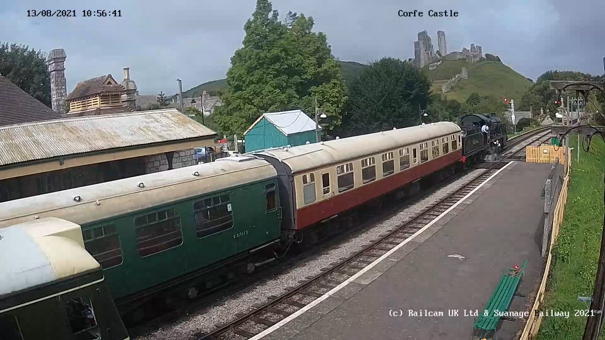 g5btb5g's tweet image. #Class117 #DMU on test runs and U Boat 31806 working @SwanRailway's 2N12 10:30 Swanage to Norden seen at Corfe Castle on the Webcam
#SawitonRailcam @Railcamlive is at railcam.uk
#RailFocusUK is at facebook.com/RailFocusWorld
#SteamLocomotive #UKRailScene @SparkyTheClown