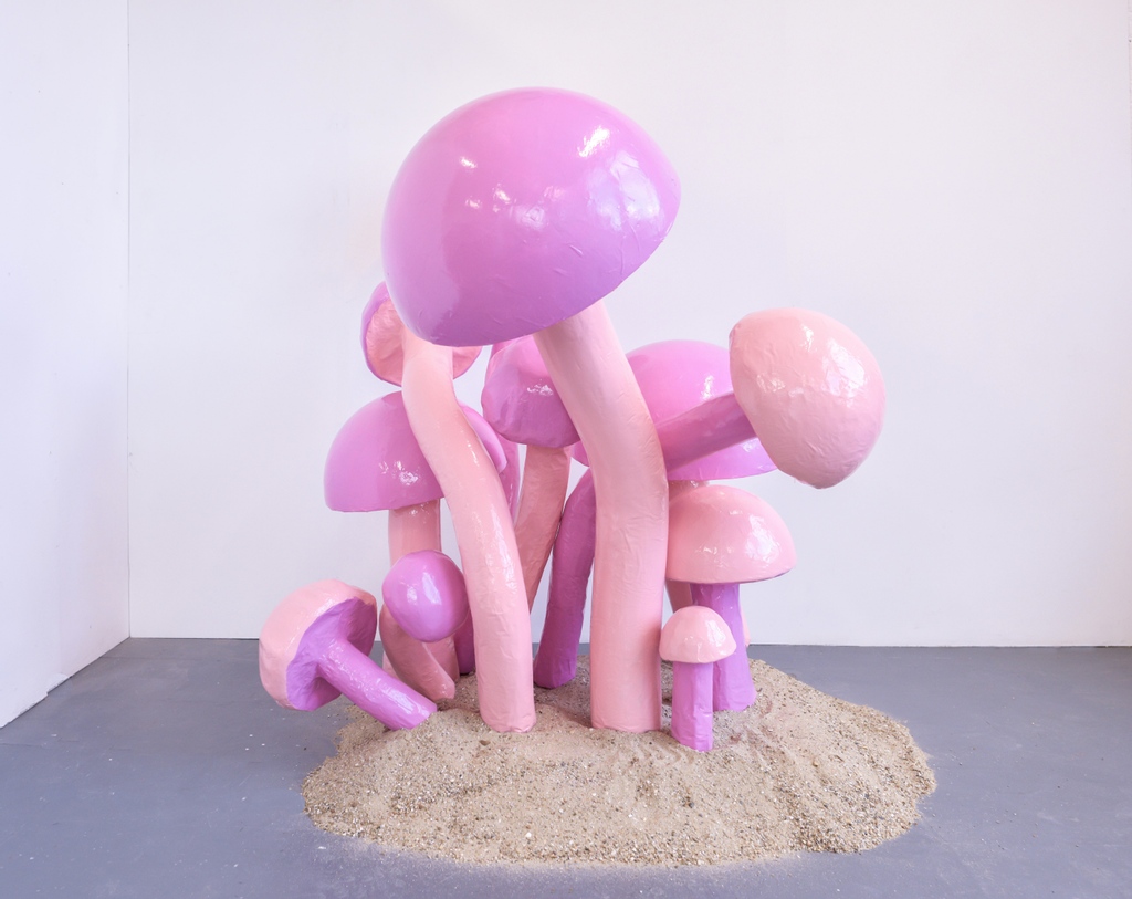 AIRArtGallery's tweet photo. Artist of the day today is Irinia Starkova whose sculptural piece Terraformers is one you can't miss when entering the gallery!

#thingstodo #thingstosee #altrincham #art #artexhibition #airopen #airopen2021 #exhibition #artwork #sculpture #iriniastarkova https://t.co/rQLIszJ29a