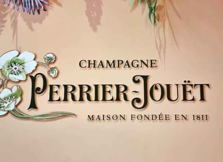 EvolveGroup4's tweet photo. Beautiful acrylic lettering and flower feature for a beautiful brand! @perrierjouet #champagne #flowerfeature #flowerwall #beautiful #design #installation #signage #evolvesigns #evolveeveryday https://t.co/aPe7h6nKcz