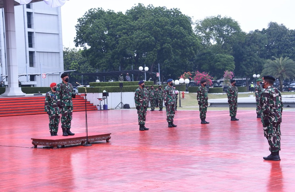 Puspen_TNI's tweet photo. Panglima TNI Terima Laporan Korps Kenaikan Pangkat 52 Perwira Tinggi

#tni #p5tni #kenkat #perwiratinggi https://t.co/l9JYUjfk2y