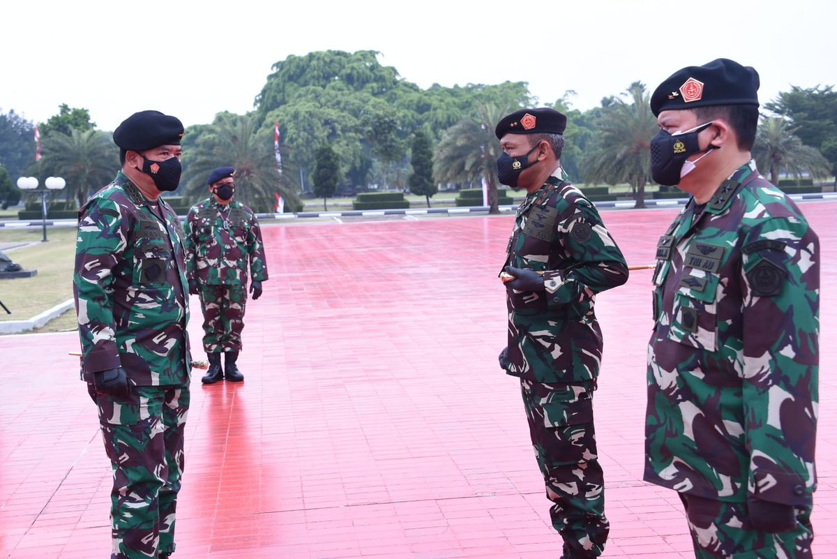 Puspen_TNI's tweet photo. Panglima TNI Terima Laporan Korps Kenaikan Pangkat 52 Perwira Tinggi

#tni #p5tni #kenkat #perwiratinggi https://t.co/l9JYUjfk2y