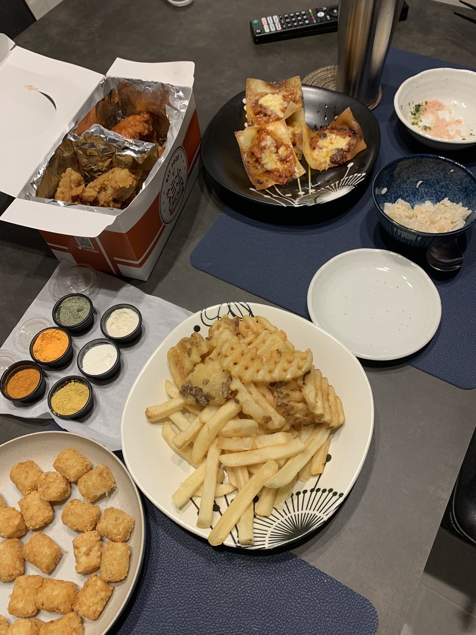 たまこ 食べて痩せる 8 13金曜 58 70 朝 ミート乗せチーズパン 昼 旬すぐ鶏肉たらこと味噌汁 夜 ポテト ヤンニョムチキン三昧 お腹いっぱいです 笑笑 明日は朝風呂いくー ダイエット記録 早めに寝るぞー T Co Grxfvtfao5 Twitter