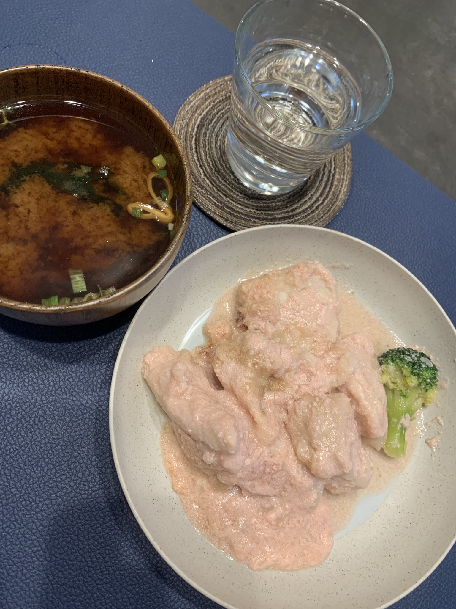 たまこ 食べて痩せる 8 13金曜 58 70 朝 ミート乗せチーズパン 昼 旬すぐ鶏肉たらこと味噌汁 夜 ポテト ヤンニョムチキン三昧 お腹いっぱいです 笑笑 明日は朝風呂いくー ダイエット記録 早めに寝るぞー T Co Grxfvtfao5 Twitter