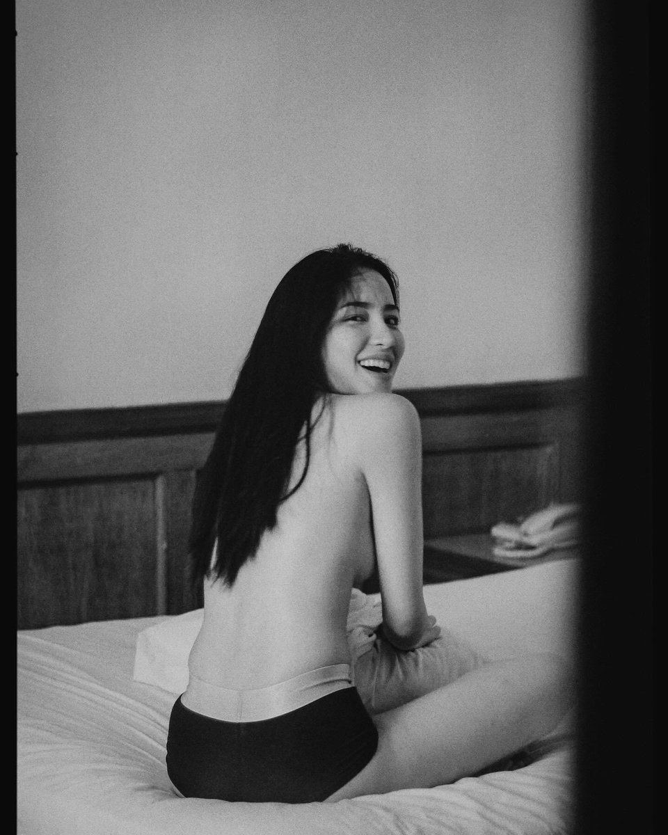 jerfk_'s tweet photo. 1 or 2? 🖤 #blackandwhitephotography #KimLuz https://t.co/uf59eQd2EU