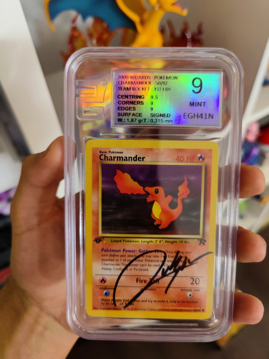 darizard9's tweet photo. Si el Atleti gana la Liga 21/22 y el PSG gana la Champions voy a sortear este Charmander 1st edition European Grading 9 firmado por @Rubiu5 entre todos los que hagan RT. https://t.co/o8EbZmoHIP