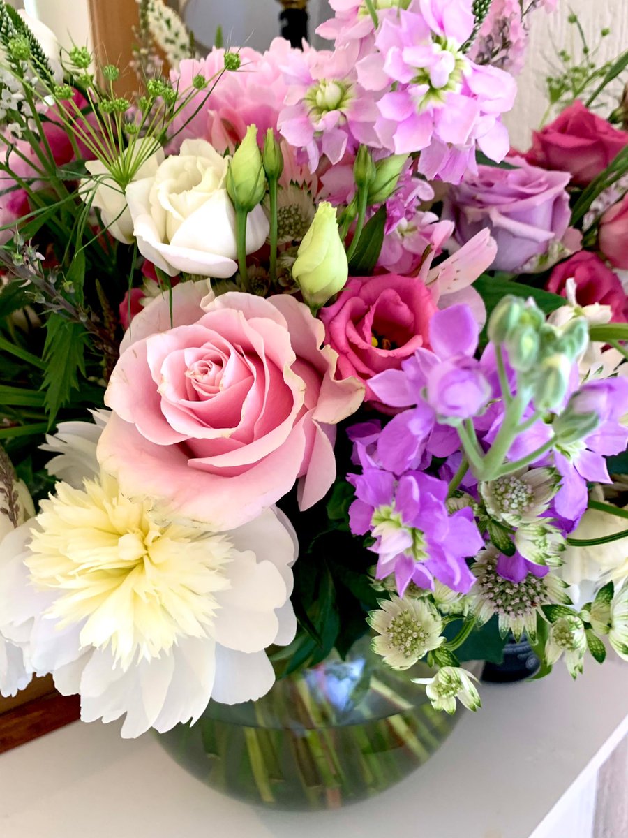 PostaRose's tweet image. What’s your favourite flower?  🌺 🌸 

#flowerpower