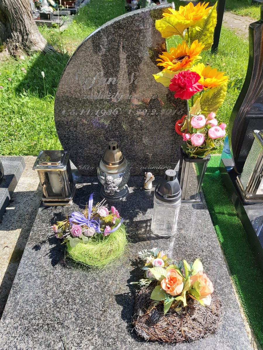 ZitaSenkova's tweet photo. Po roce odlouceni doma. U mámy 💘💞🙏💐 A pri ockovi🙏 # Prešov #Slovensko #coronavirus #rodina #objeti #amore https://t.co/gI9QrqMbOP