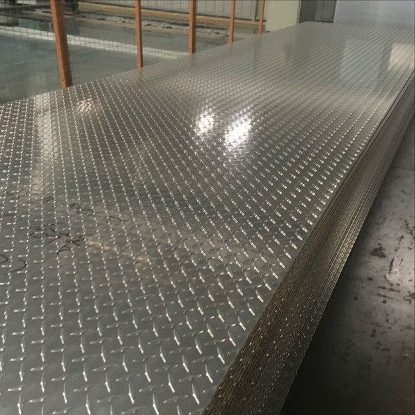 sidaluminum's tweet photo. 3003 3105 6061 diamond aluminum  plate for floor, trailer, truck and decoration used. message me through WhatsApp. #aluminum #aluminium #trailer #checkered #marine #metal #facade https://t.co/sFOSL43XO7