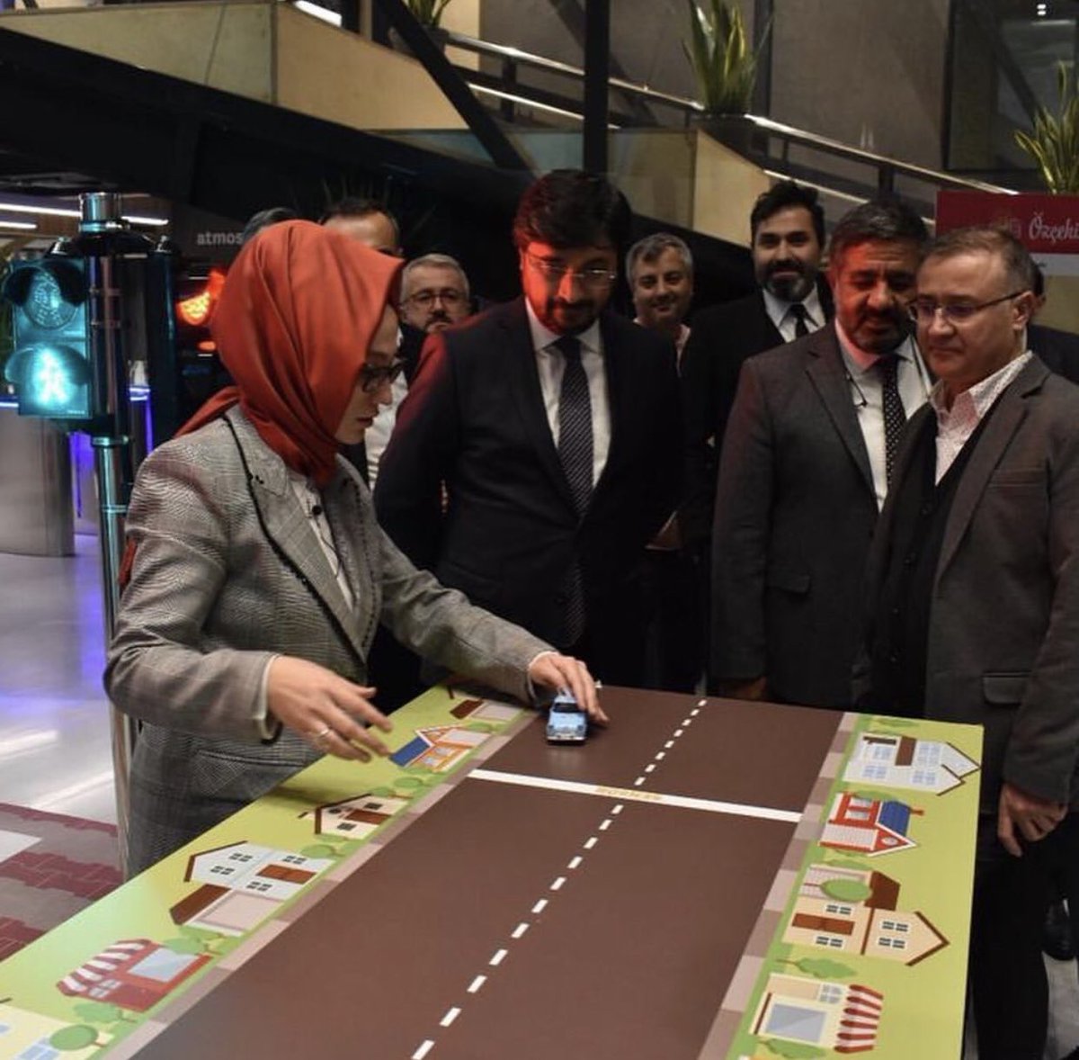 khadiga_fin's tweet photo. Joining the #sharehersuccess by sharing stories of women’s accomplishments! 🚀 
Kübra Bayraktar is the founder of @zeministanbul, a lab and incubator that supports social innovation, located in a central metro station in Istanbul. Just casual 💁🏻‍♀️ @sharehersuccess @muswibhere https://t.co/Wl4jLmbOPs