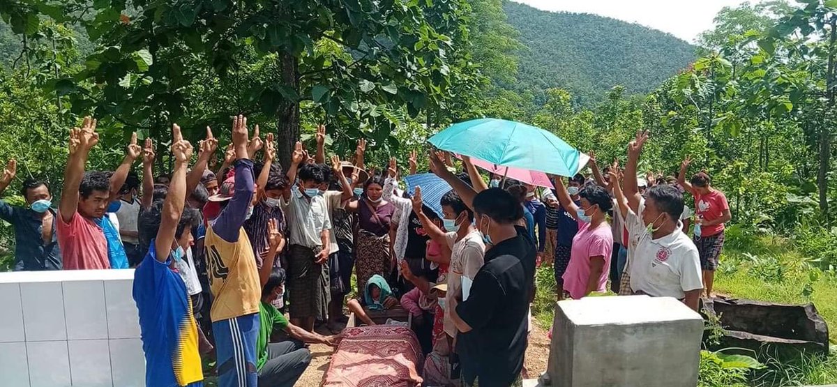 KhantNy28683547's tweet photo. @poppymcp During brokeout at #PaMonChaung village(NatChaung_WaiBuLa)Road #Phalam tspon Aug12,SAC thugs abducted 27yrs old Joushua&Head shot to him.His body was taken in this morning and funeral was done.He left 3children.
#WhatsHappeningInMyanmar
#Aug13Coup https://t.co/2FGseBePF2