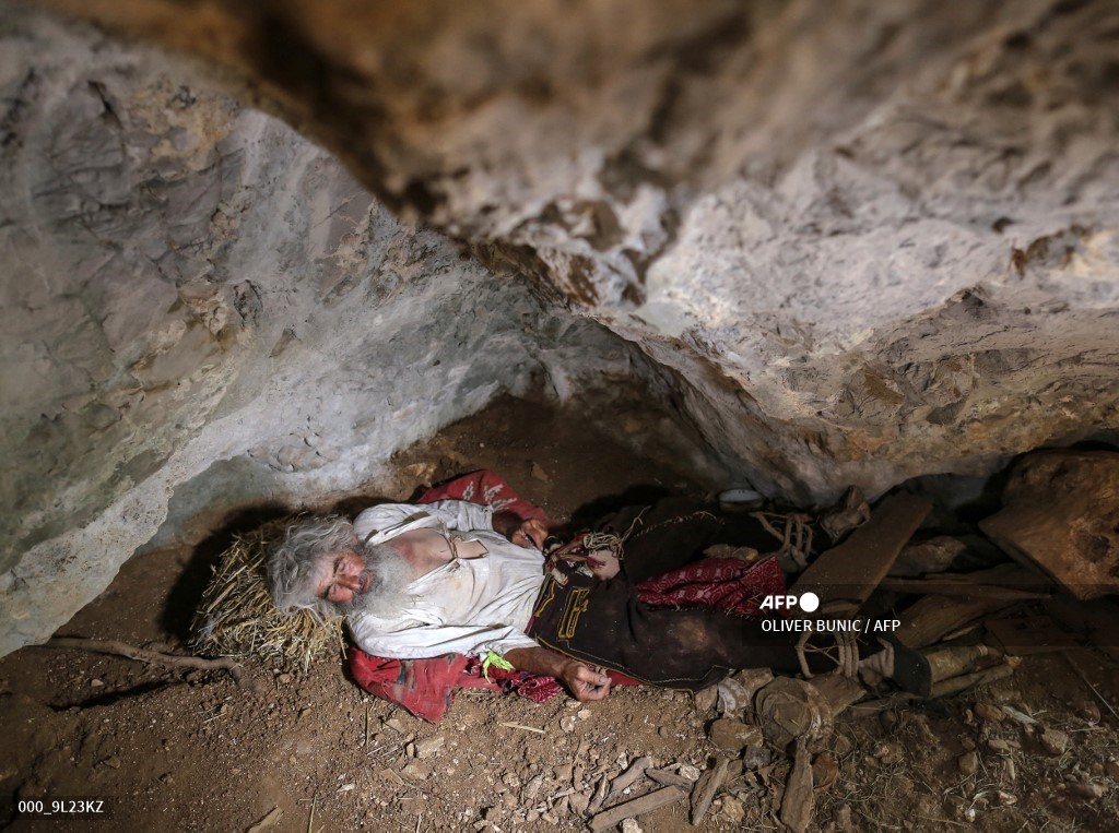AFPphoto's tweet photo. Serbian cave hermit gets Covid-19 jab, urges others to follow
📸 Oliver Bunic
#AFP
https://t.co/CVbMuwuv6L https://t.co/jqTQApgrTs