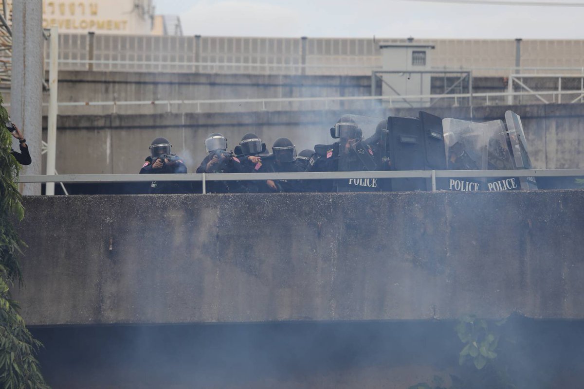 Fkxchey's tweet image. Thai police have everything except "humanitarian"

#ม็อบ13สิงหา