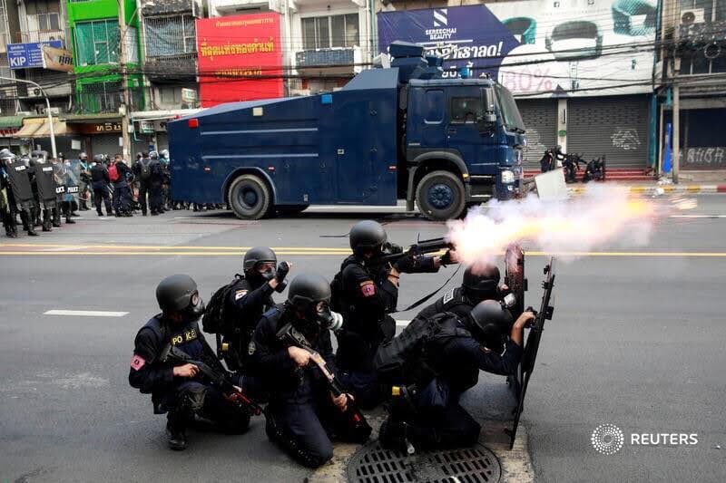 Fkxchey's tweet image. Thai police have everything except "humanitarian"

#ม็อบ13สิงหา