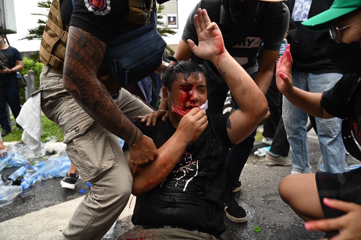 Fkxchey's tweet image. Thai police have everything except "humanitarian"

#ม็อบ13สิงหา