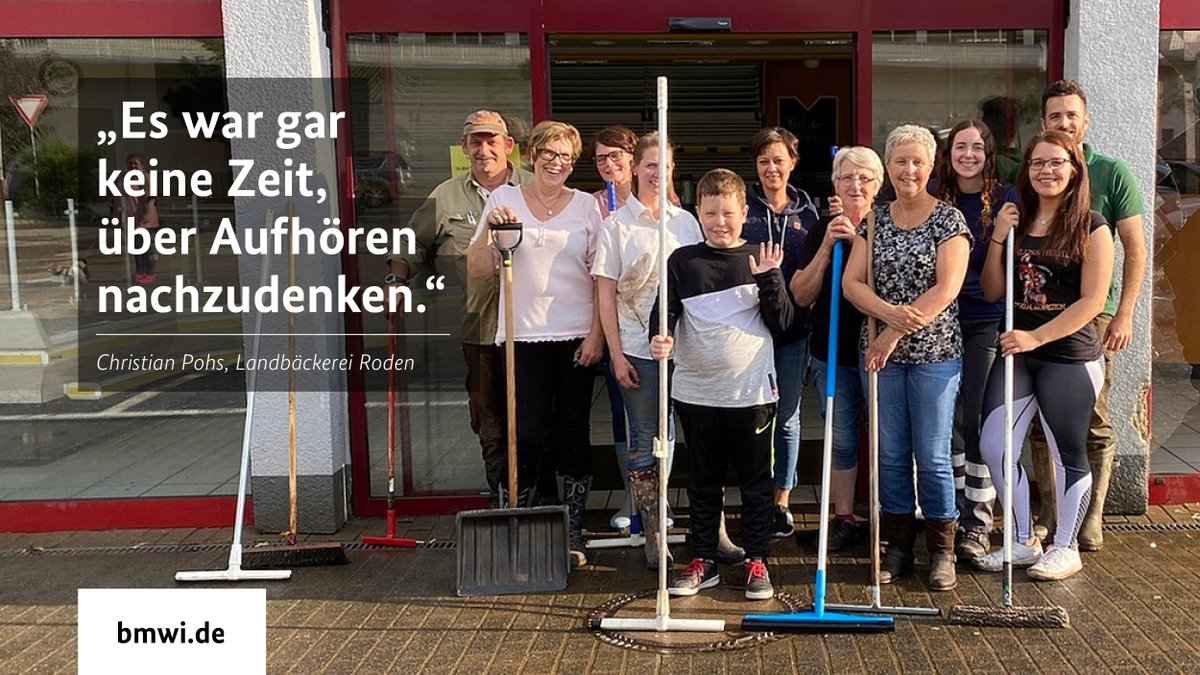 Schwere Schäden durch das #Hochwasser. Zum Aufräumen und Putzen erschien die Belegschaft mit Kind und Kegel. Tatkräftig und solidarisch in der Krise – wir sind stolz auf unsere Unternehmerinnen &amp; Unternehmer und unterstützen mit Sofort- und Wiederaufbauhilfen. #unternehmerbleiben