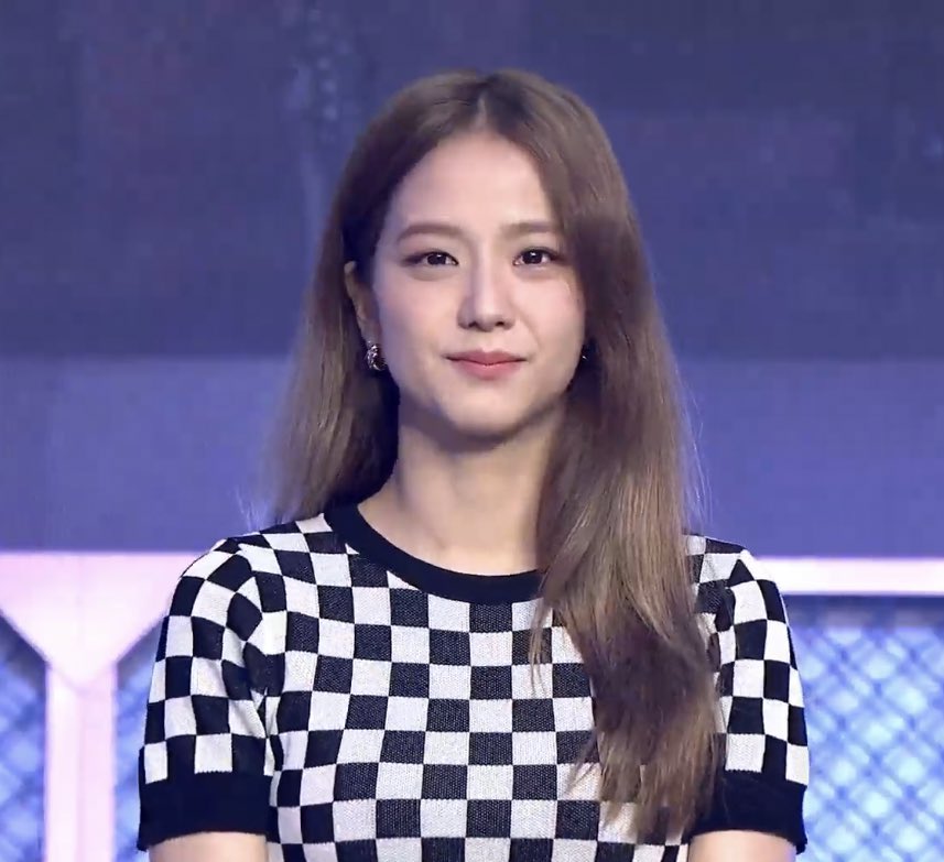 jisoosjpg's tweet photo. the only girl ever https://t.co/0lhkkq4nuZ