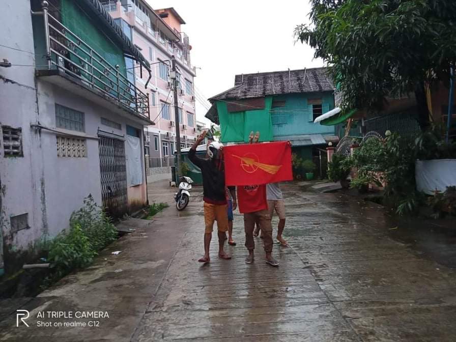 bogosama's tweet photo. For legalization of @NUGMyanmar , youth from RZarNi ward of #Dawei held a guerilla boycott this evening .
NUG NEEDS SUPPORT
#Aug13Coup #OurGovernmentNUG 
#WhatsHappeningInMyanmar https://t.co/hqpWqeJ3ZX