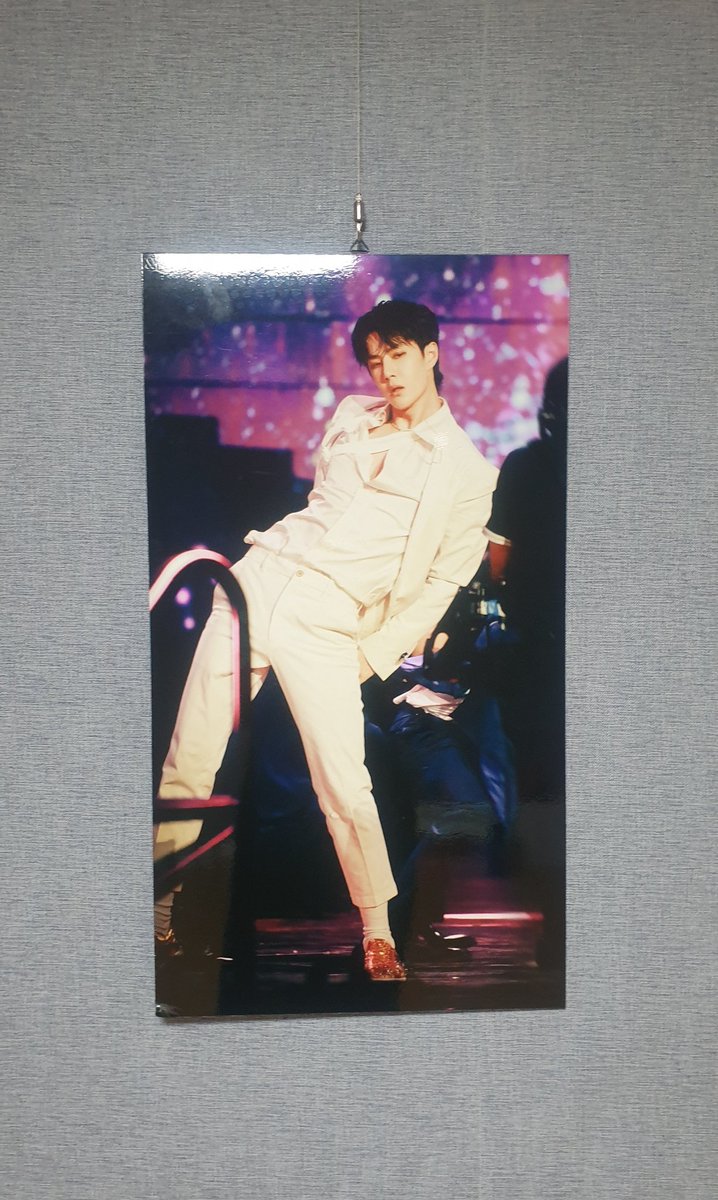 하하하ㅏ하하하하!! <a href="/breakthrough85/">𝗯𝗿𝗲𝗮𝗸𝘁𝗵𝗿𝗼𝘂𝗴𝗵⁸⁵</a> 이벤트 당첨 사진이 드디어 내 손에!! 너무 예뻐서 눈물좔좔 ㅠㅠㅠㅜ 85년전부터 이거 걸려고 자리 마련해뒀잖어 ㅠㅠㅠㅠㅠ