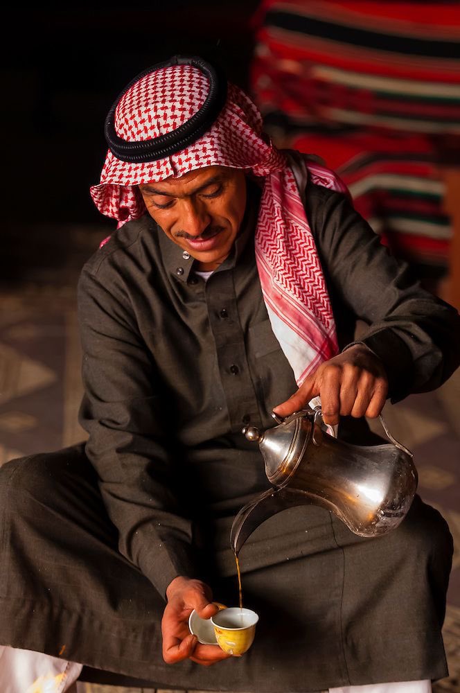 حبيت في هادي الرسمة اغير شوية عن رسماتي الي قبل وشفت صورة لواحد وحسيته مناسب جدا اني احوله لشخصية كرتونية 😍 

افكر الرسمة الجاية لوحدة لابسة عاية راس و محنيه يدها ..