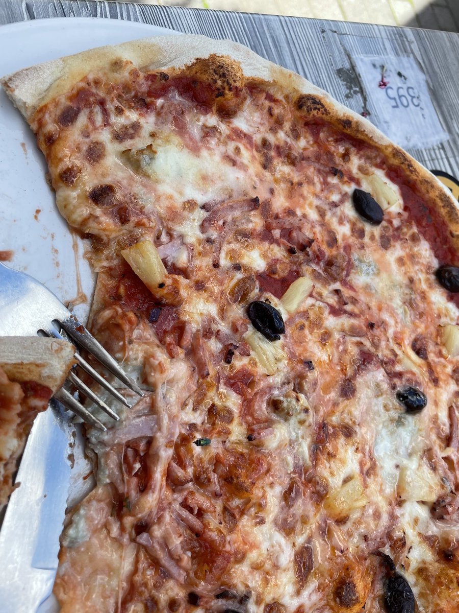 Bella Roma & pineapple ham blue cheese pizza - like a slice of Italy in heart of Helsinki https://t.co/BHVZPIMrWp