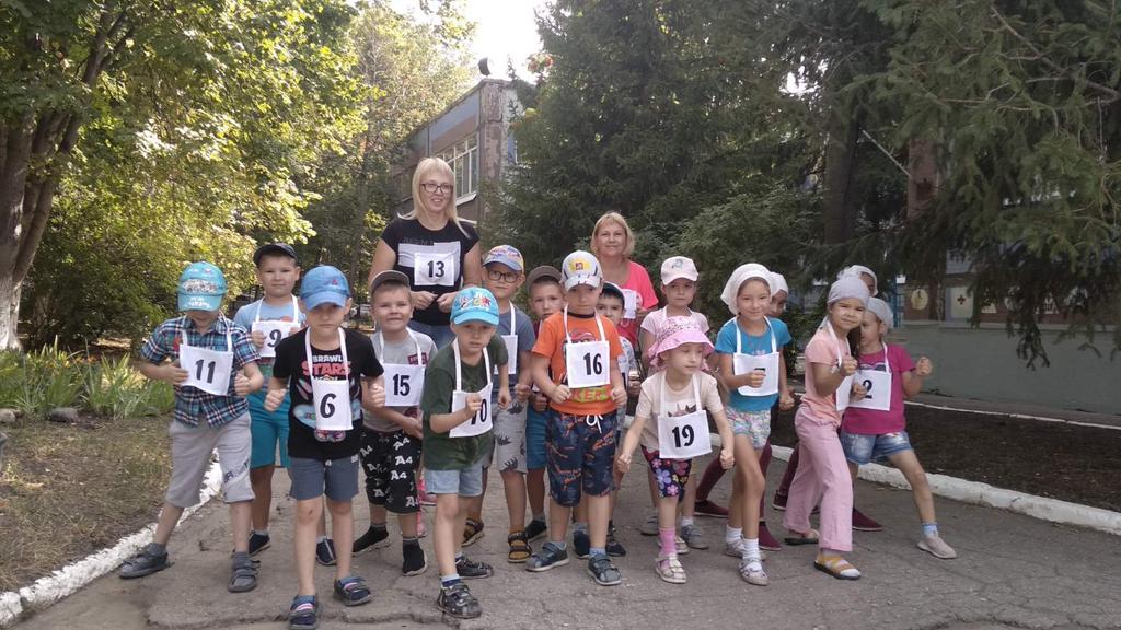 13 августа 2021 года в рамках проведения дня физкультурника в МБДОУ был проведён спортивный праздник "Мы быстрые о ловкие ". Программа мероприятия была интересной и насыщенной. Закончился праздник легкоатлетическим забегом. Каждый одержал победу и получил заряд позитива.