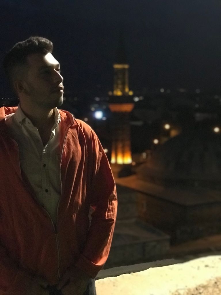 Sensiz uyanmamak için bu gece de uyunmadı