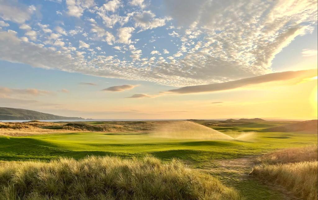 HunterGolf_UK's tweet photo. Great to visit @TheMachrieLinks this week to upgrade the central control system to @Hunter_Ind #PilotCCS. The Golf Links and Hotel are amazing. Look forward to visiting again 👌🏼@deanamuir @MarkGanning @wezhenshaw85 #HunterGolf https://t.co/XC5tZocpB4