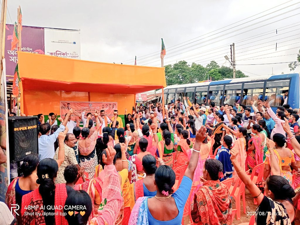 Sushanta_BJP's tweet photo. #প্রতিবাদ_প্রতিরোধ_প্রতিশোধ....আমাদের জনপ্রিয় মুখ্যমন্ত্রীর বিরুদ্ধে অপশব্দ প্রয়োগ ও মুখ্যমন্ত্রীকে রাতের অন্ধকারে হত্যার চেষ্টার প্রতিবাদে বাম তৃণমূলকে হুঁশিয়ারি জানিয়ে #বিশালগড়_মন্ডল এর উদ্যোগে বিশাল সংখ্যক কার্যকর্তাদের উপস্থিতিতে গর্জমান প্রতিবাদ মিছিল এর কিছু মুহূর্ত। https://t.co/EUjGaYlMrh