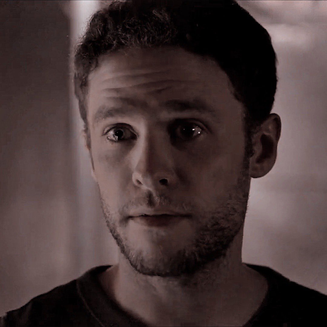 DARKTlMESAHEAD's tweet image. ⠀⠀ ⠀⠀ ⠀𝐓𝐇𝐎𝐌𝐀𝐒 𝐑𝐇𝐘𝐒

— 22 ans.
— Infirmier à Poudlard.
— Sang Pur.
— Marauders.
— Ordre du Phénix.

              @onetowatchmedie