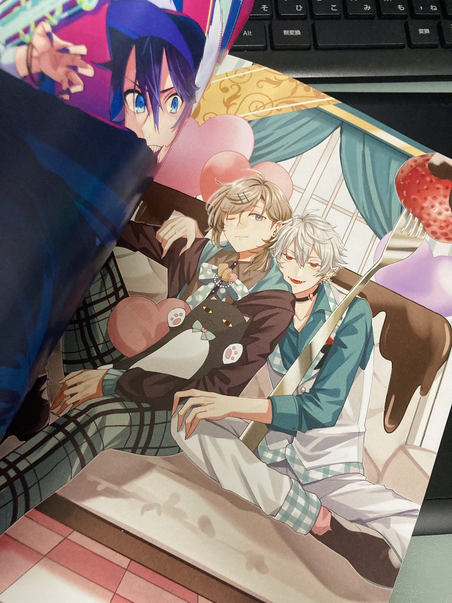 見本誌が届いたーー!!やった〜😊😊😊😊 通販は月末に開始する予定なのでよろしくお願いします!👏 