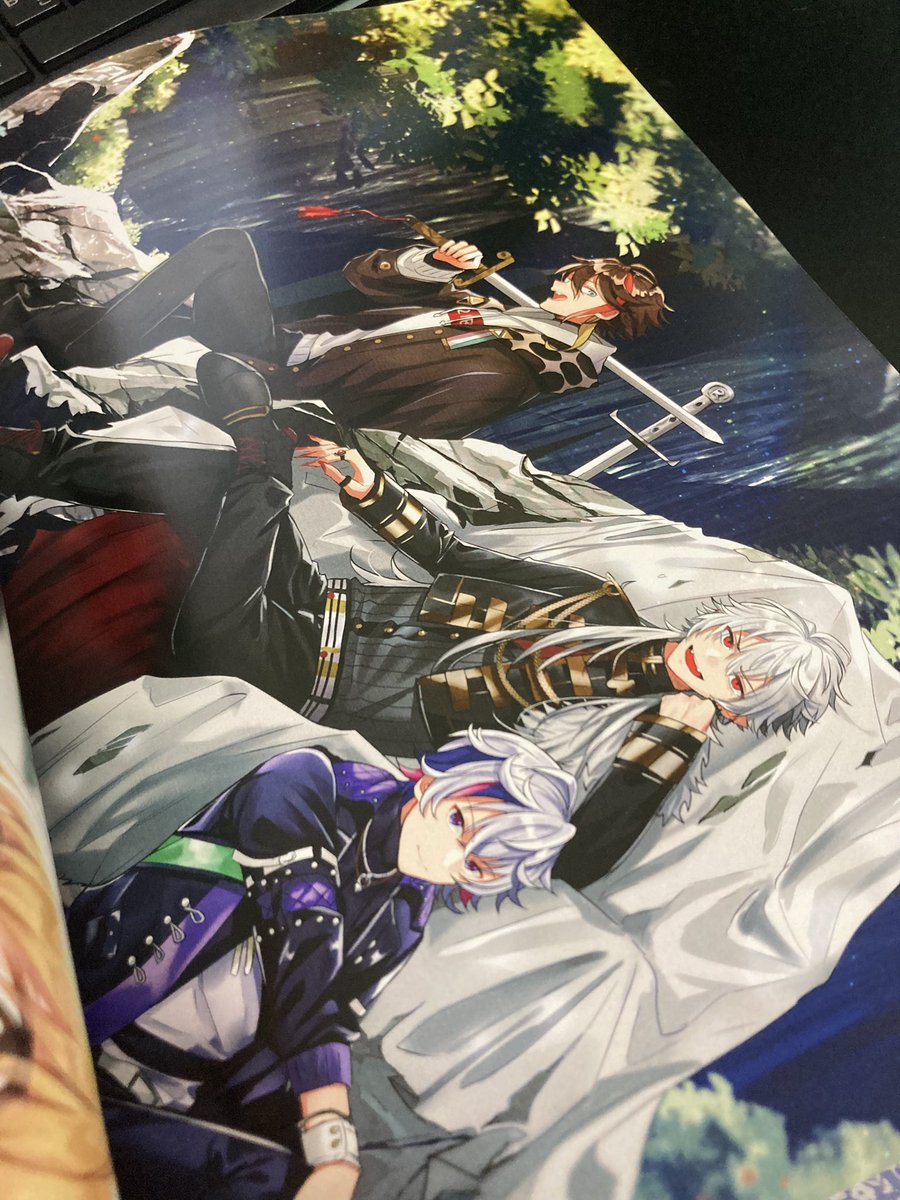 見本誌が届いたーー!!やった〜😊😊😊😊 通販は月末に開始する予定なのでよろしくお願いします!👏 