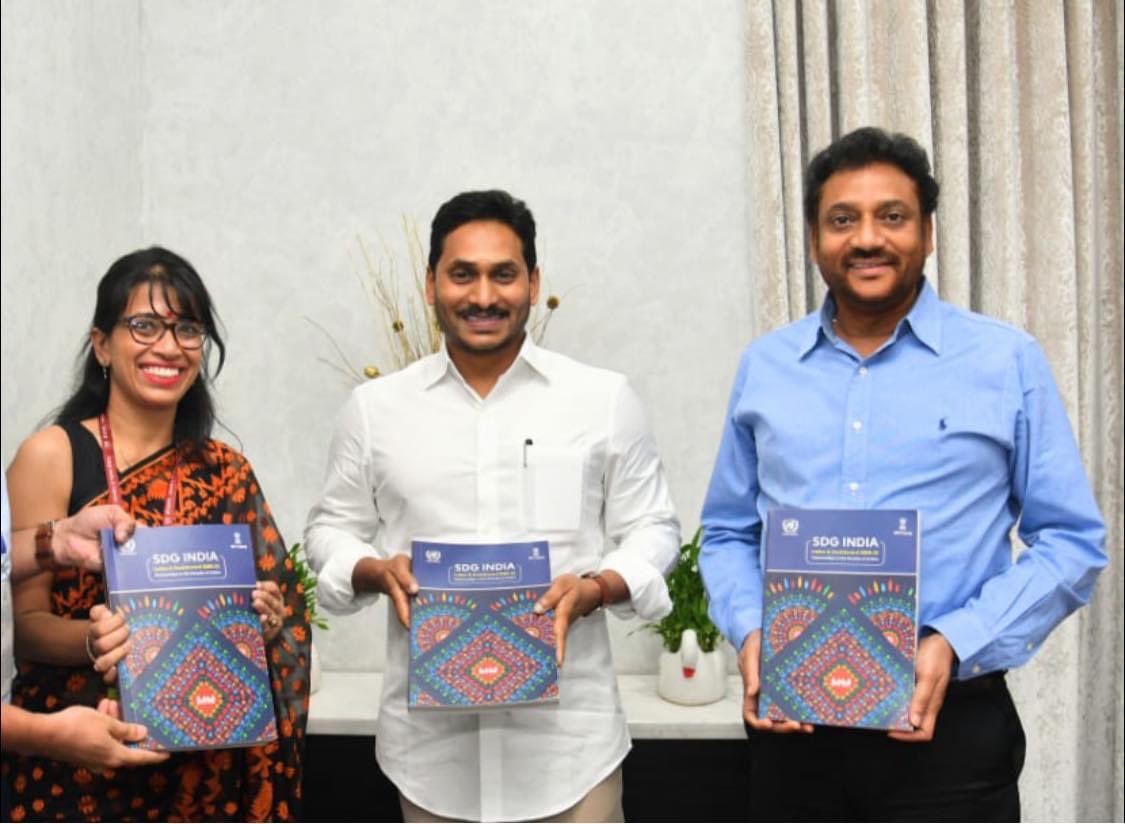 SanyuktaSam1's tweet image. Wonderful meeting with Hon’ble, @AndhraPradeshCM-@ysjagan and detailed discussions on Andhra’s position in @NITIAayog’s #SDGIndiaIndex and focus areas of improvement in Vijaywada ! Joined by Praveen Prakash Sir and Shri VijayKumar.

Andhra Pradesh is fast reaching the top slot 📶