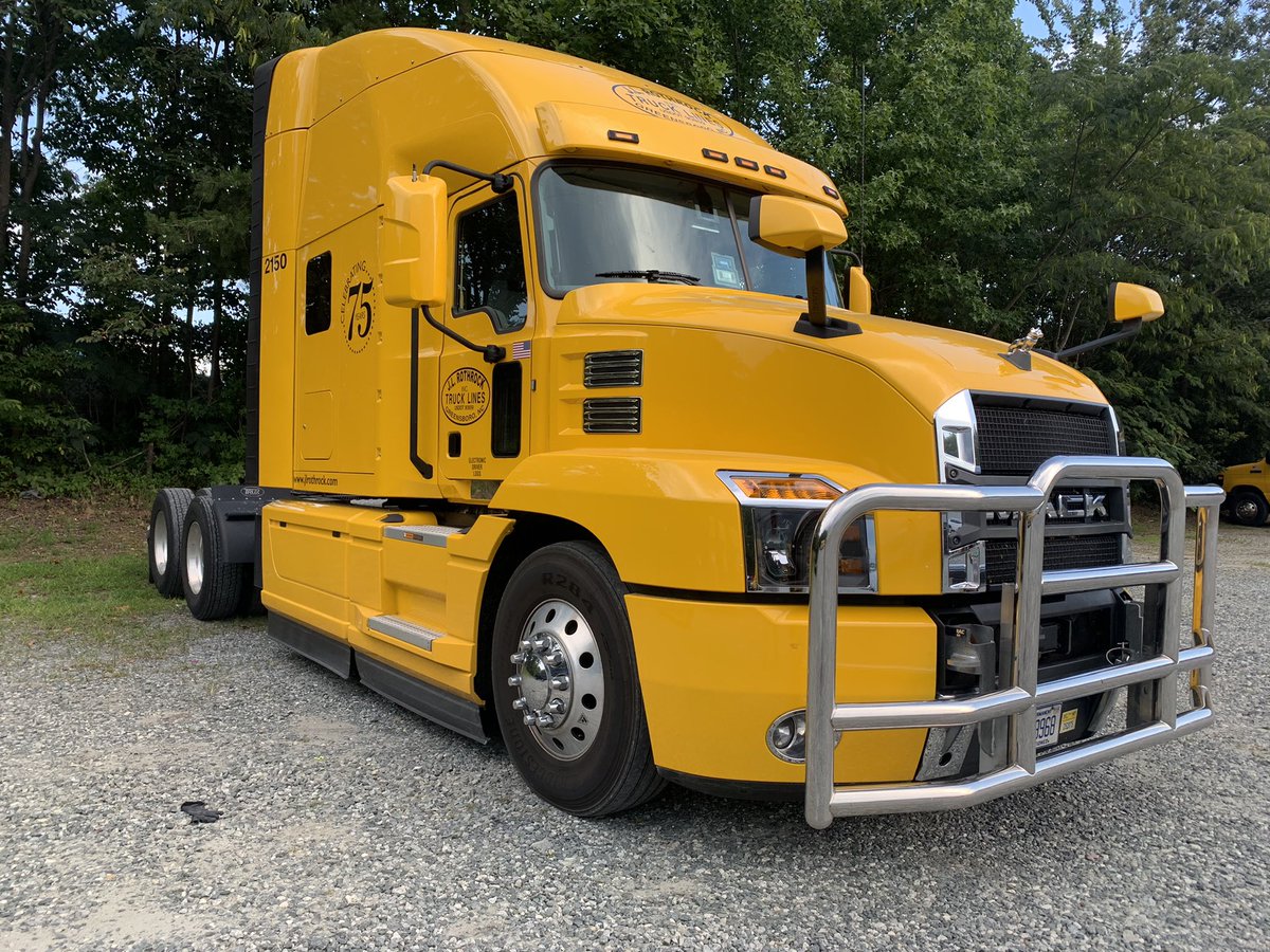 b_clodsr's tweet photo. Starting a new chapter in my life. Excited to take a new position as a recruiter for JL Rothrock in Greensboro!! #trucking #recruiter #newtrucks https://t.co/MJiRzk7Aef