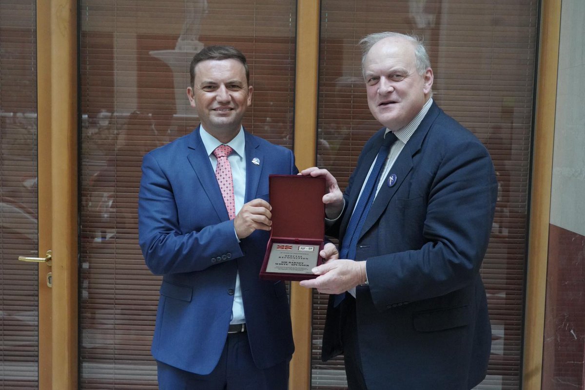 On the sidelines of the 20th anniversary of the #OFA excellent opportunity to present to Lord Robertson, Sir Barney White-Spunner, Pieter Feith &amp; David Slinn a special recognition for their contribution for #EU &amp; #NATO integration of the 🇲🇰 
<a href="/TheOhridGroup/">The Ohrid Group</a> 

#30yearsindependence