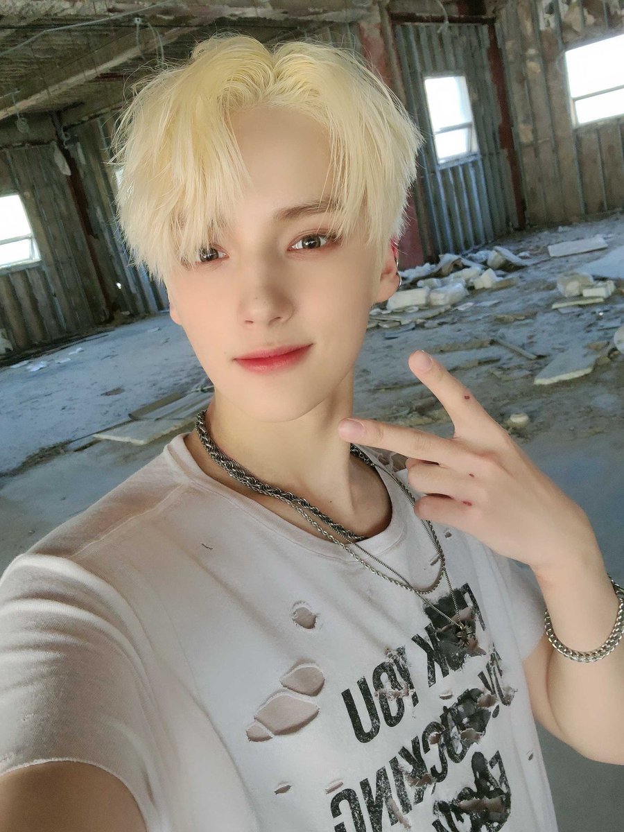 pjstoufu_'s tweet photo. HAPPY BIRTHDAY TO OUR MAKNAE  HUENINGKAI !

HAPPY HUENING KAI DAY
#OurSputnikHueningKai
#어느덧_스물_휴닝이의_눈부신_여름
@TXT_members @TXT_bighit https://t.co/nnuBX5KNvu